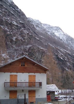 Image montagne neige chalet à télécharger gratuitement