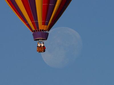 Image bleu ciel montgolfière lune à télécharger gratuitement