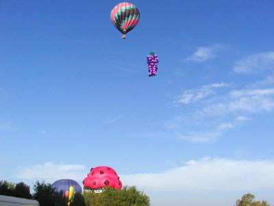 Image bleu ciel ballon montgolfière à télécharger gratuitement