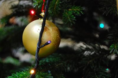 Image lumière boule sapin noël à télécharger gratuitement