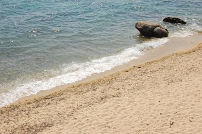 Image mer plage sable rocher à télécharger gratuitement
