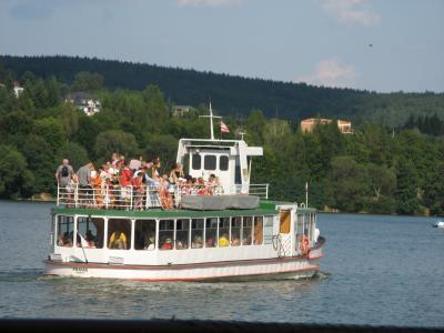 Image forêt lac bateau à télécharger gratuitement